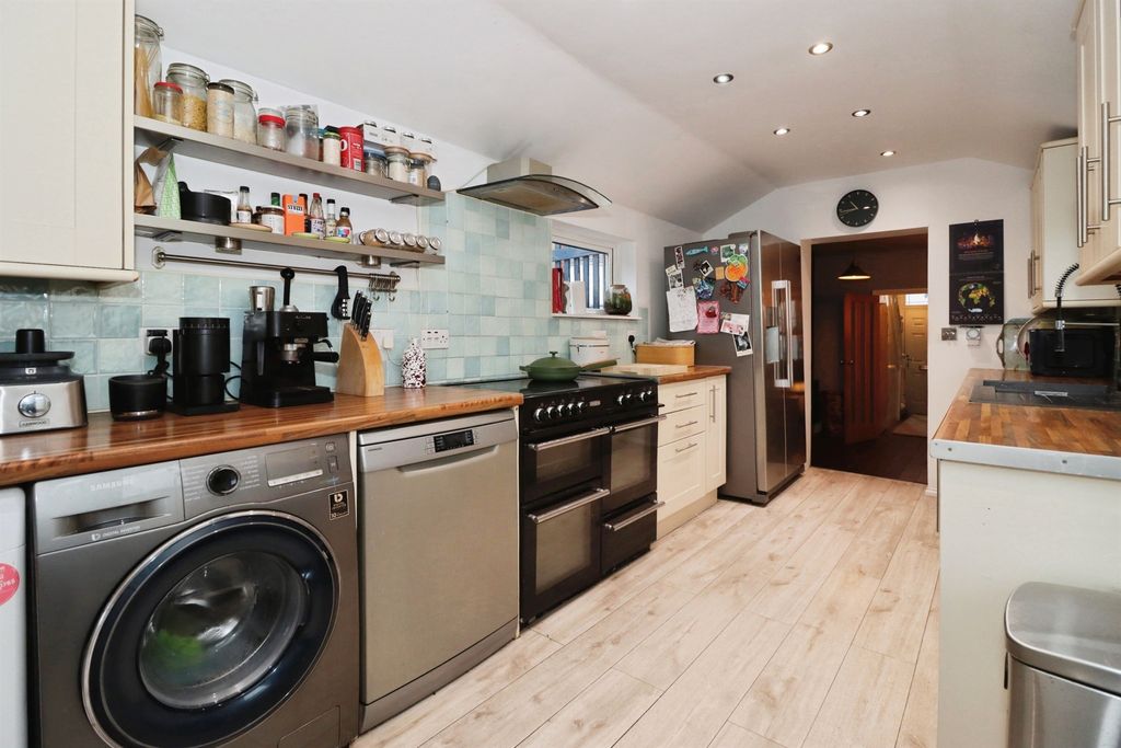 Property photo 3 of 20