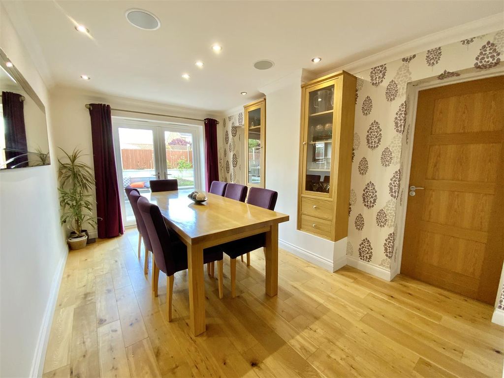 Property photo 3 of 24 Dinning Room