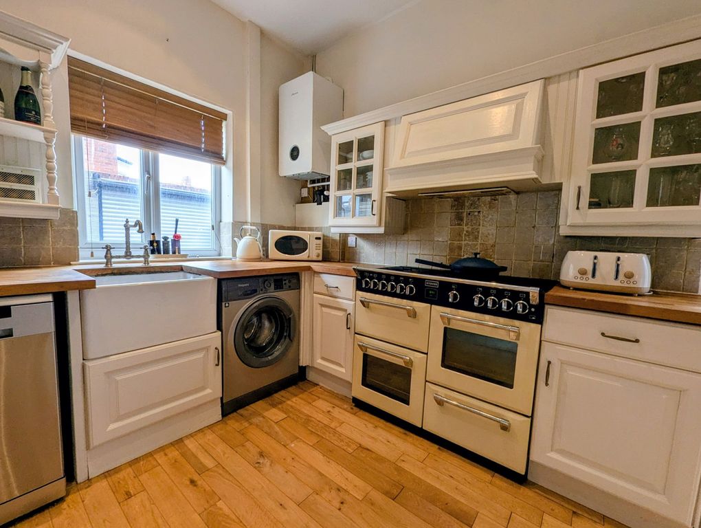 Property photo 2 of 32