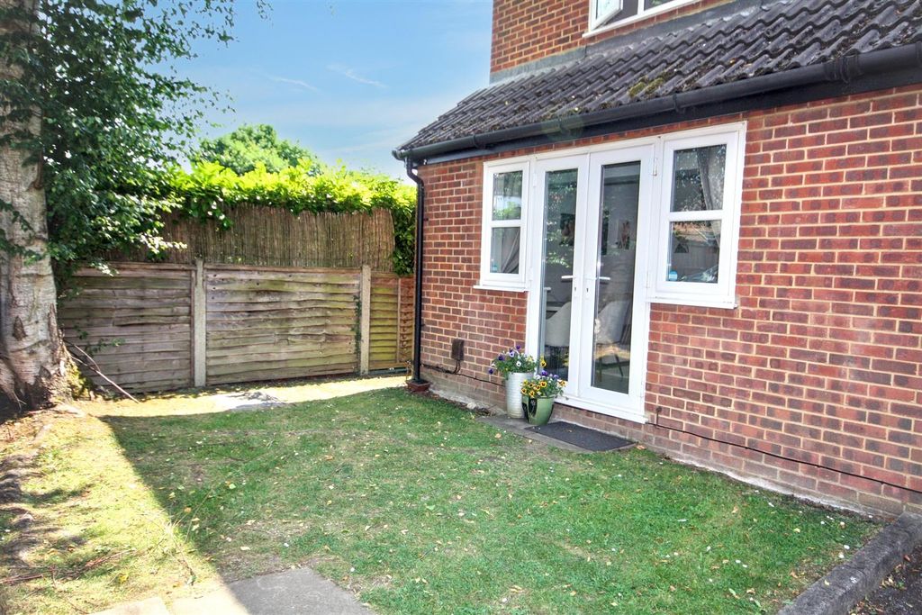 Property photo 3 of 8 Pation Garden Sunny.Jpg