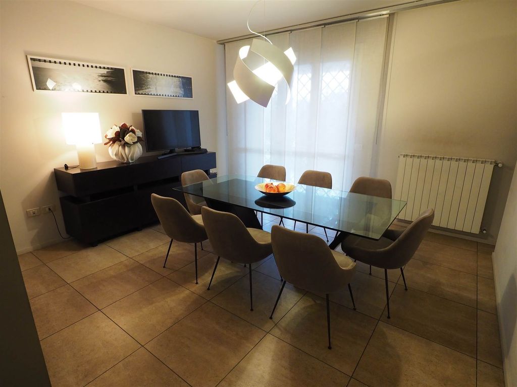 Property photo 2 of 30