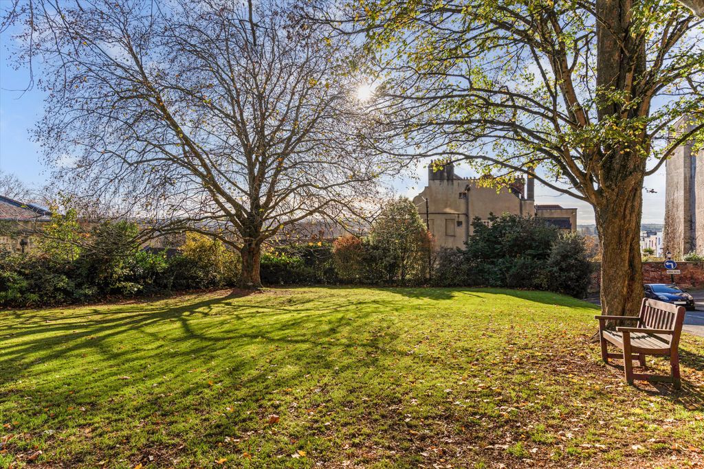 Property photo 2 of 28 Image