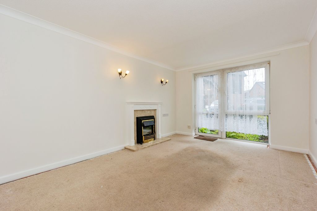 Property photo 2 of 10 Living Room