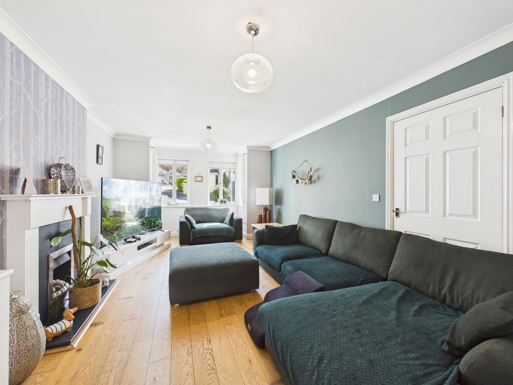 Property photo 3 of 14 Lounge