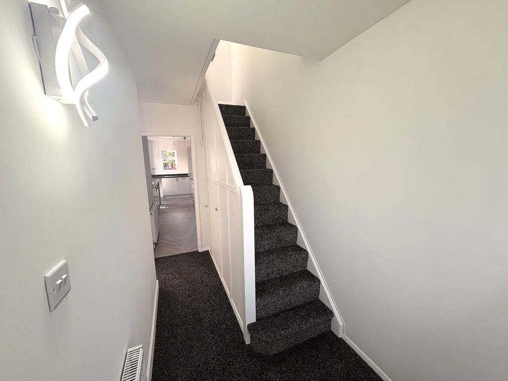Property photo 2 of 14 Entrance Hall