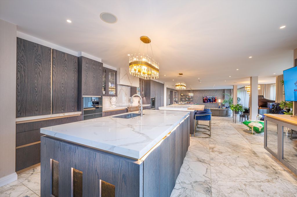 Property photo 3 of 22 Image