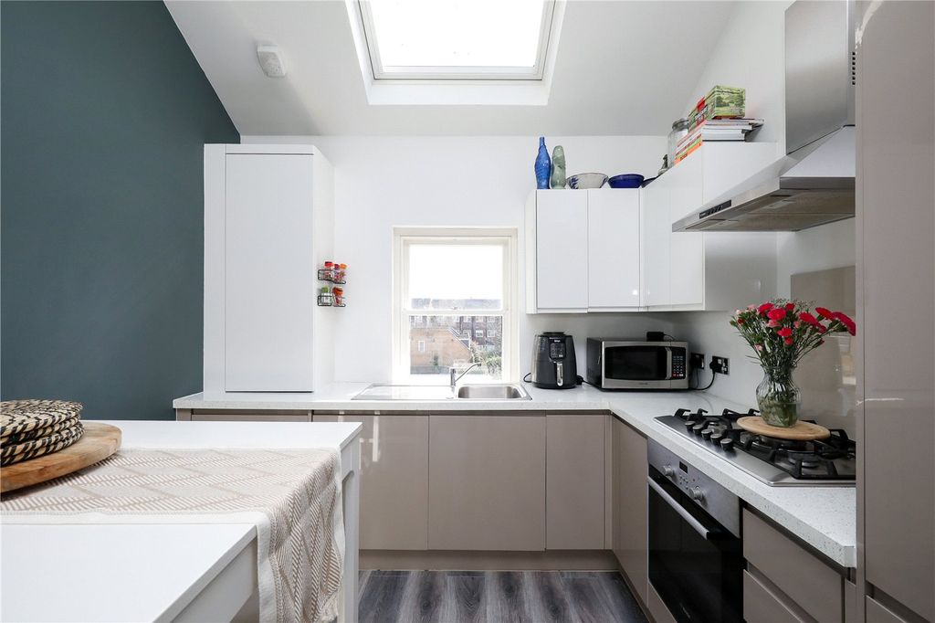 Property photo 3 of 14 Picture No. 11