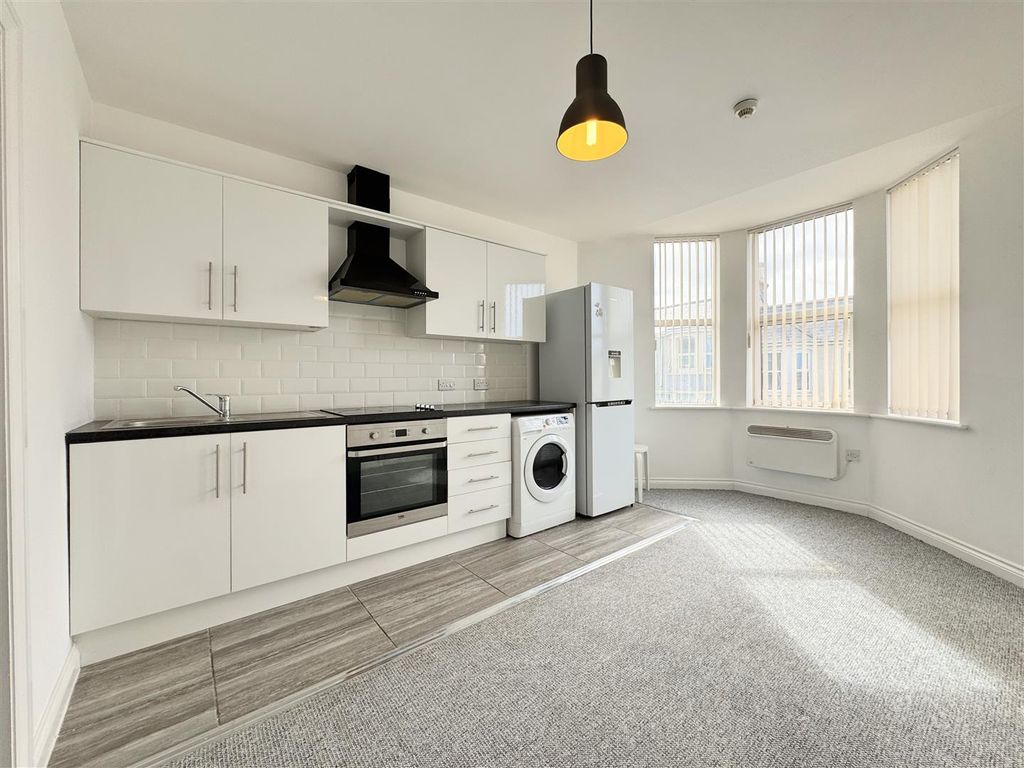 Property photo 2 of 10 Kitchen Lounge Diner