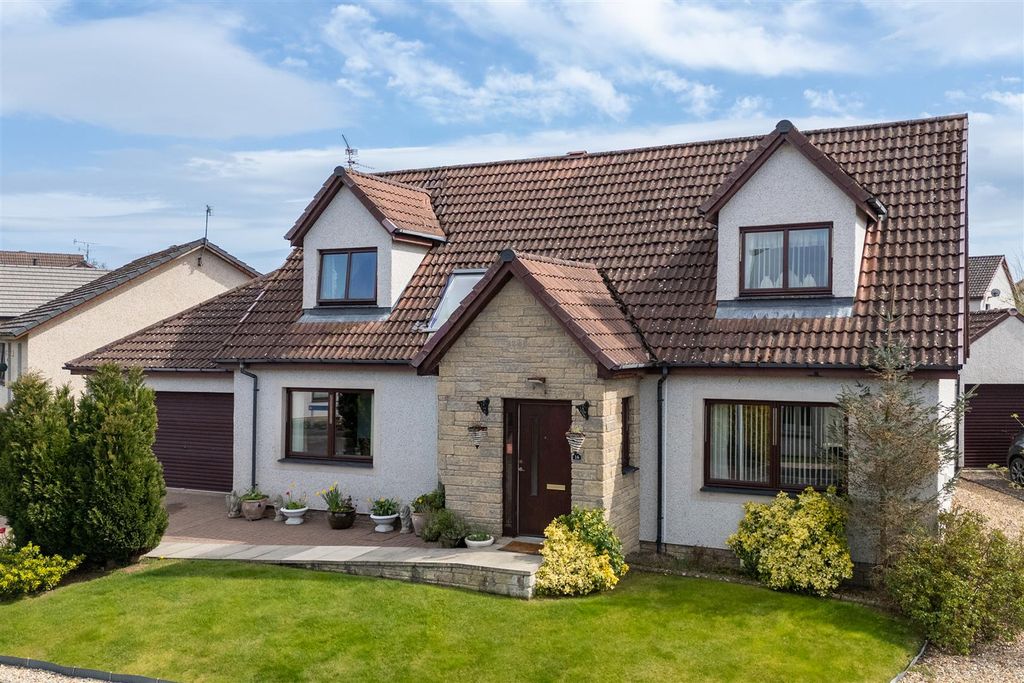 Property photo 1 of 25 16_Bennecourt_Crescent-3.Jpg