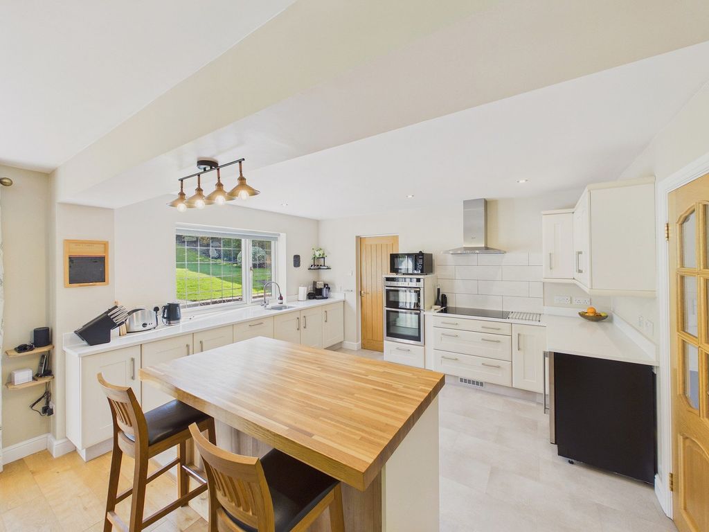 Property photo 3 of 16 Kitchen