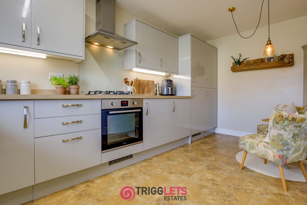 Property photo 2 of 33