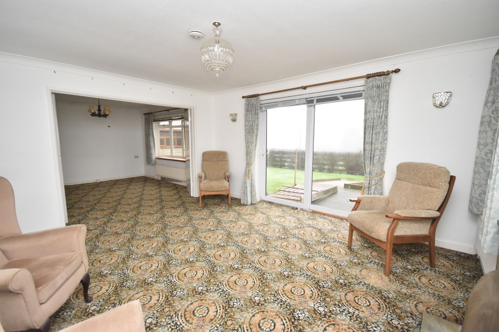 Property photo 3 of 22 Lounge/Dining Room