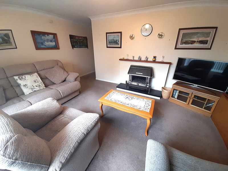 Property photo 2 of 16 Lounge