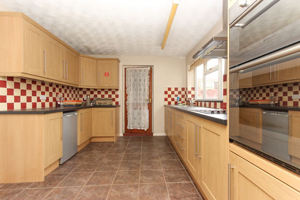 Property photo 2 of 11 Kitchen