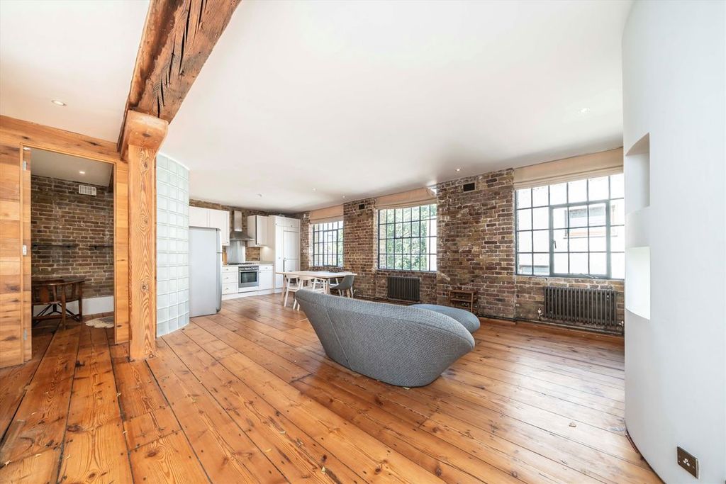 Property photo 3 of 10