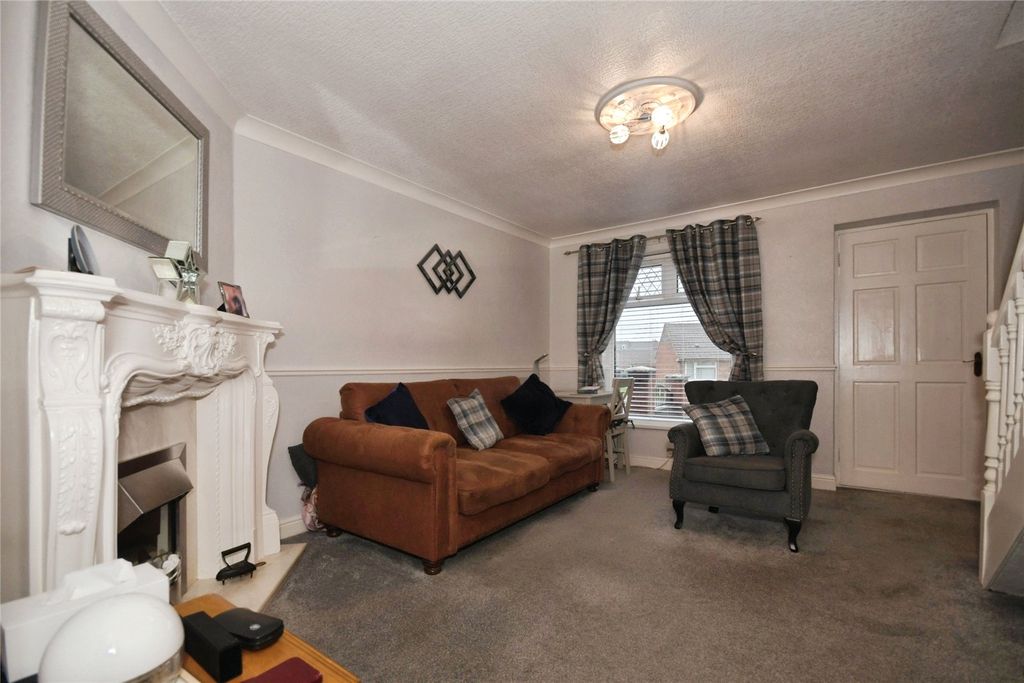 Property photo 3 of 14 Lounge