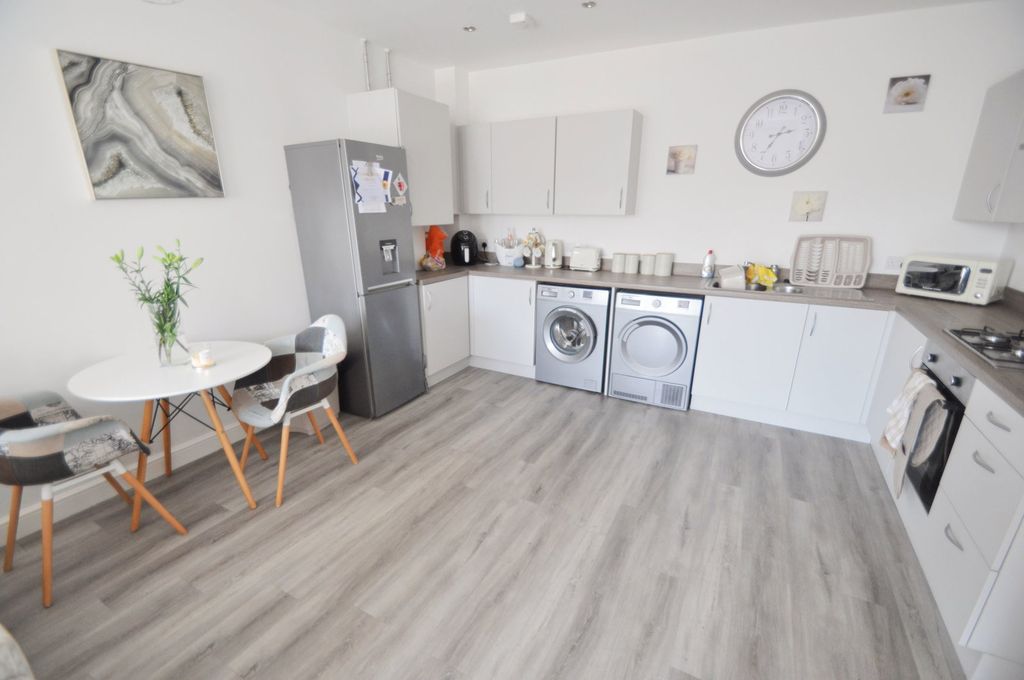 Property photo 3 of 33