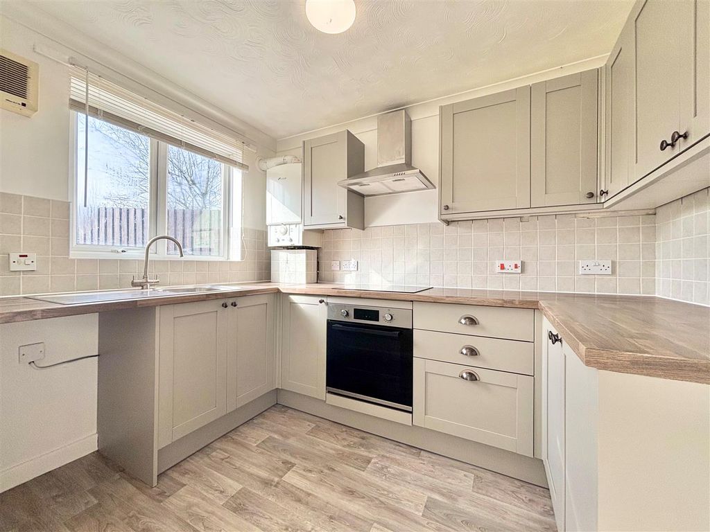 Property photo 2 of 18 Kitchen