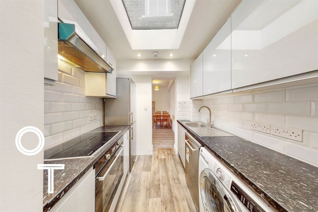 Property photo 2 of 8 Kitchen