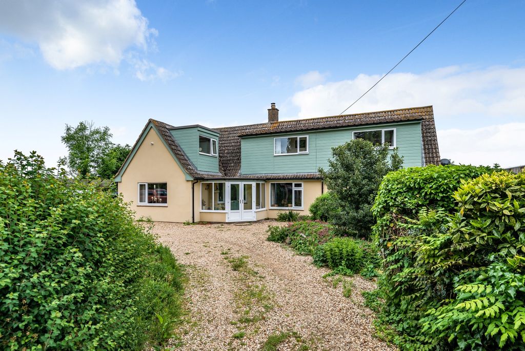 Property photo 2 of 27