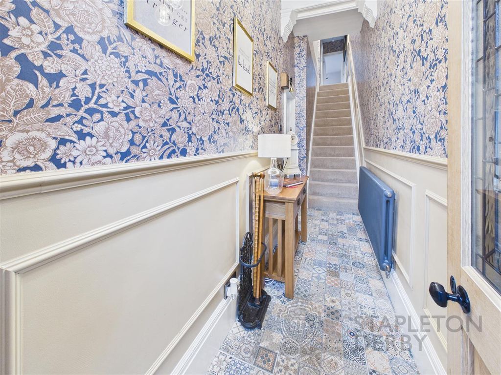 Property photo 3 of 36 Cam04709G0-Pr0349-Still005.Jpg