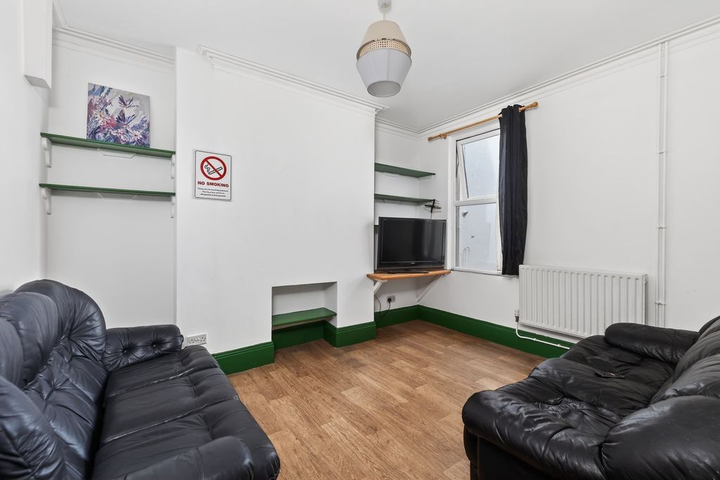 Property photo 3 of 5 0016