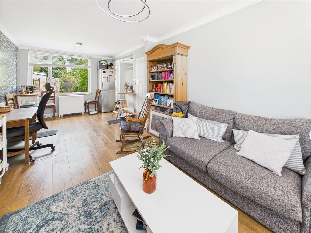 Property photo 3 of 15 Cam03736G0-Pr0130-Still002.Jpg