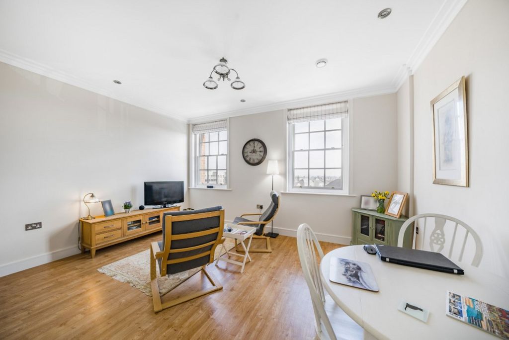 Property photo 3 of 11