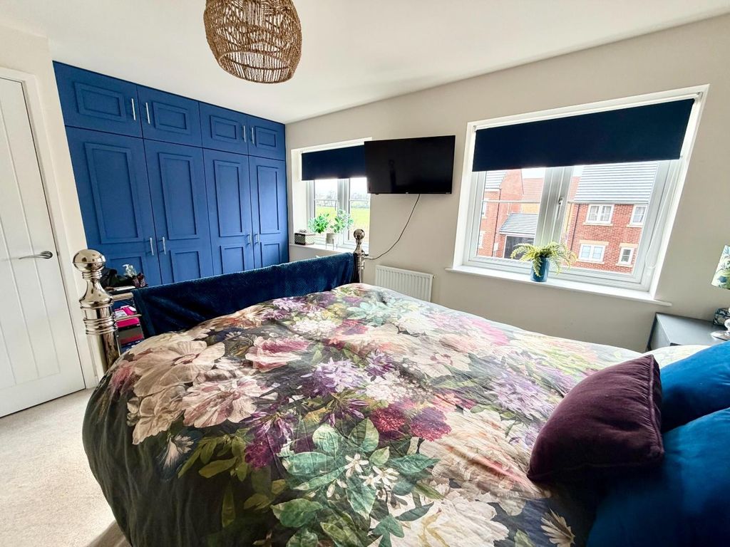 Property photo 1 of 11 Bedroom