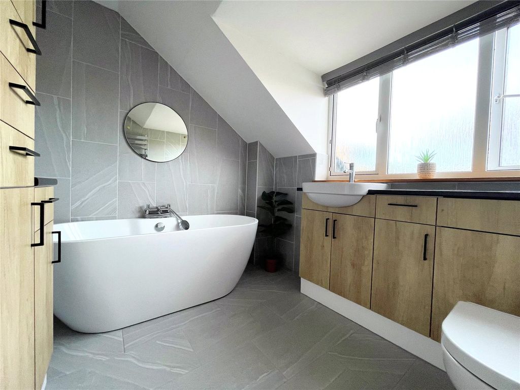 Property photo 2 of 25 Picture No. 16