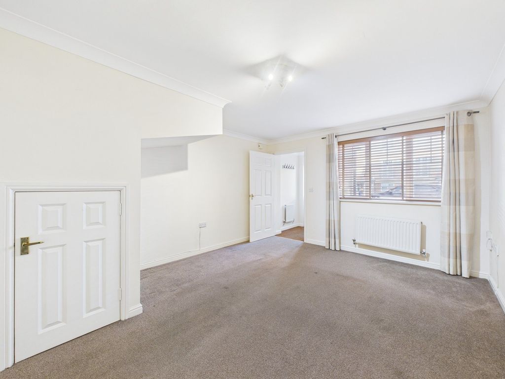 Property photo 2 of 12 Lounge