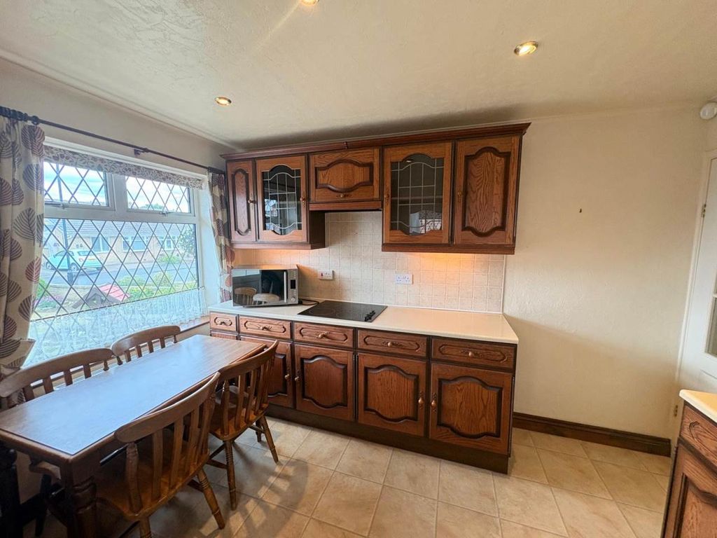 Property photo 2 of 9 Kitchen 2