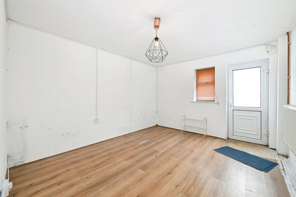 Property photo 3 of 17 Pbox-Img.Jpg