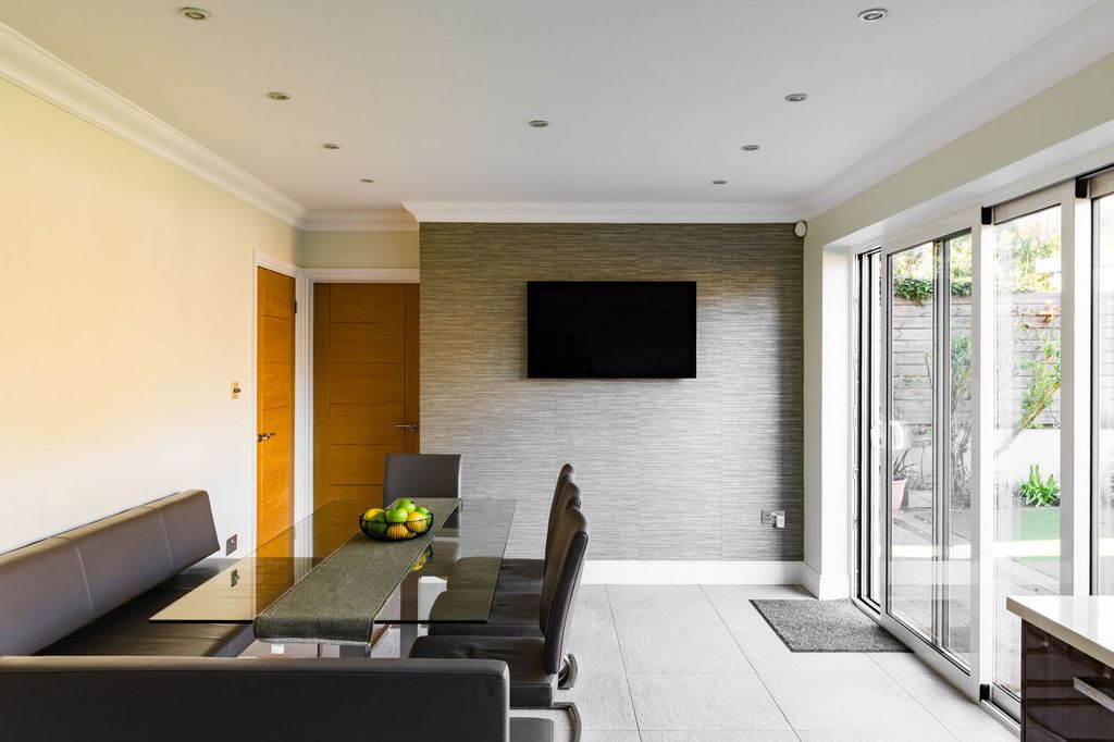 Property photo 3 of 23