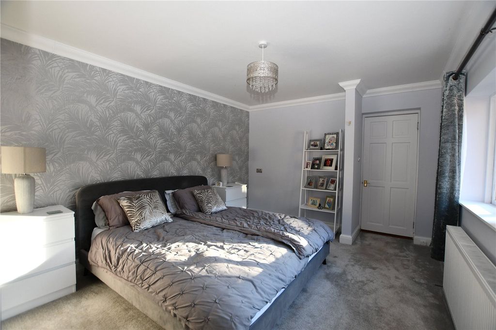 Additional image 8 of 6 bed detached house for saleNine Mile Ride, Wokingham, Berkshire RG40