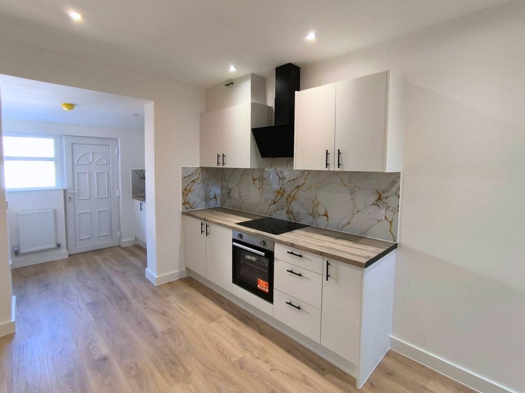 Property photo 3 of 17 Gallery