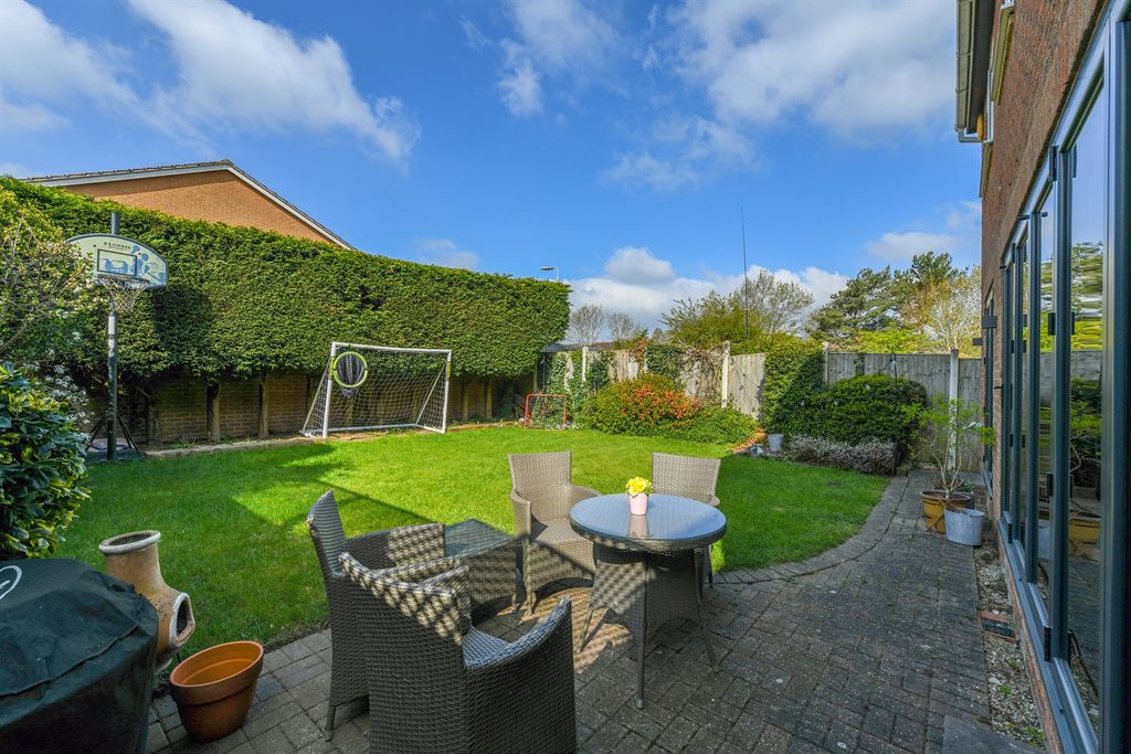Additional image 21 of 5 bed detached house to rentMelton Gardens NG12
