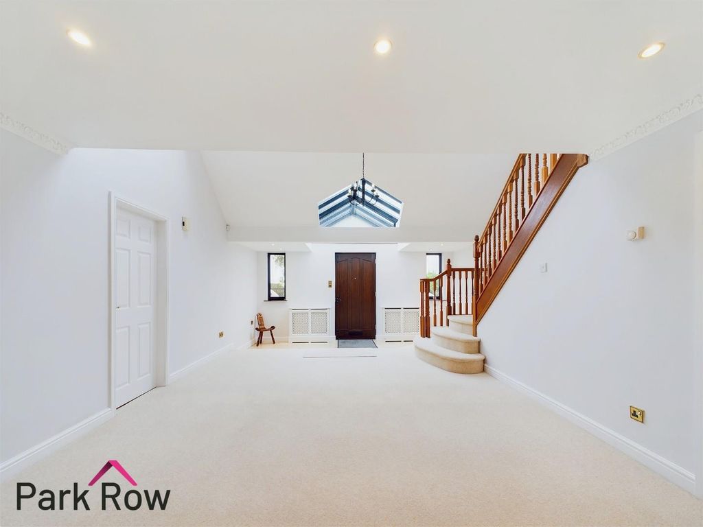Property photo 2 of 60