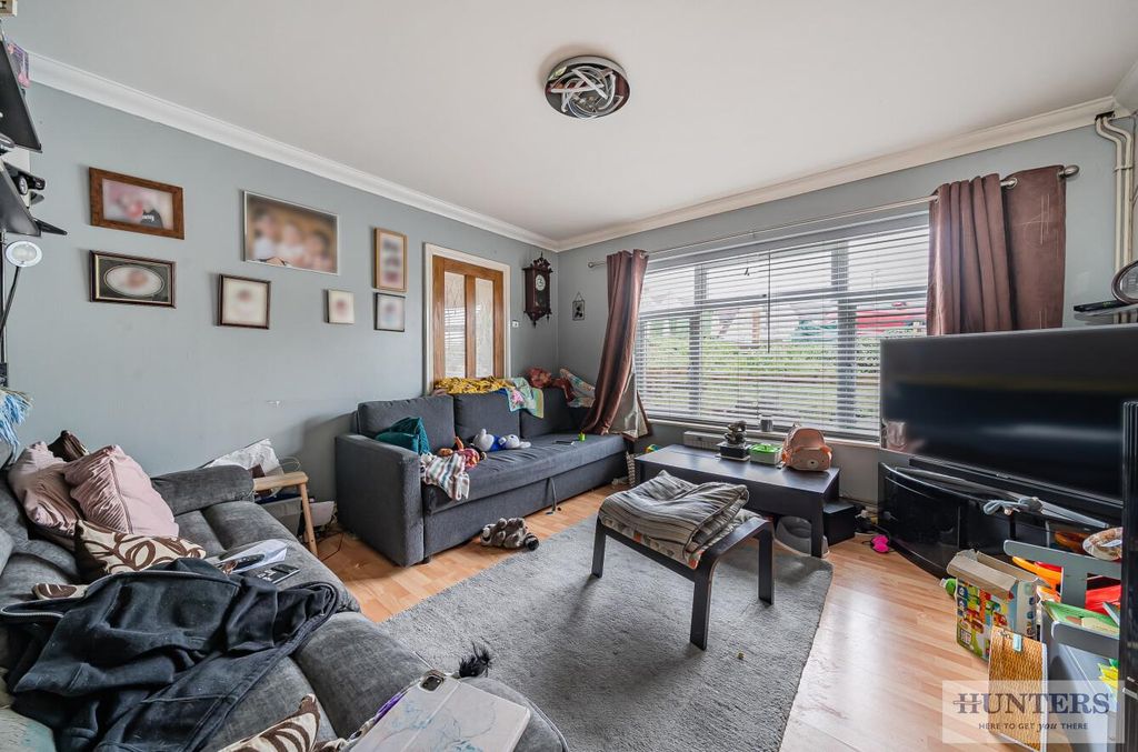 Property photo 2 of 12 Lounge