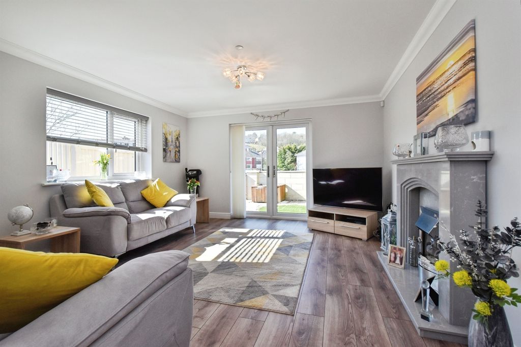 Property photo 3 of 20