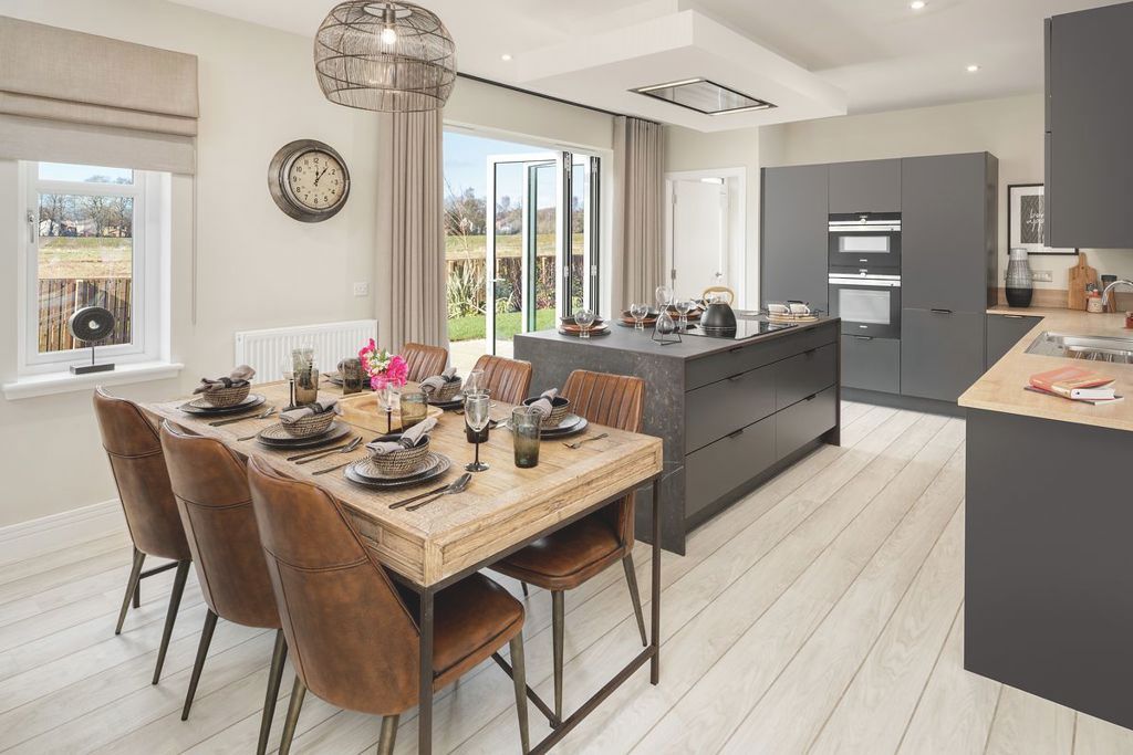 Property photo 2 of 9 Cornhill Village, Hamilton