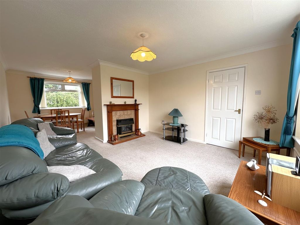 Property photo 2 of 20 Lounge Through To Dining Room 254
