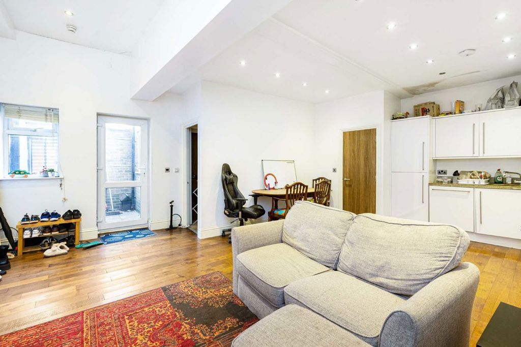 Property photo 2 of 7