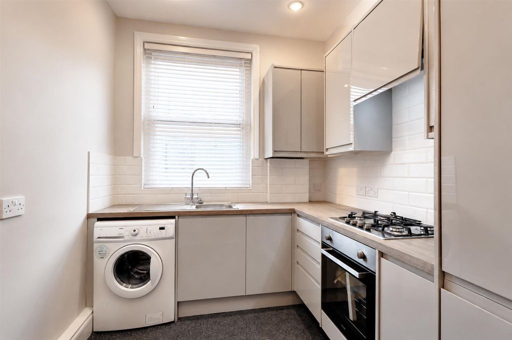 Property photo 3 of 5 Kitchen
