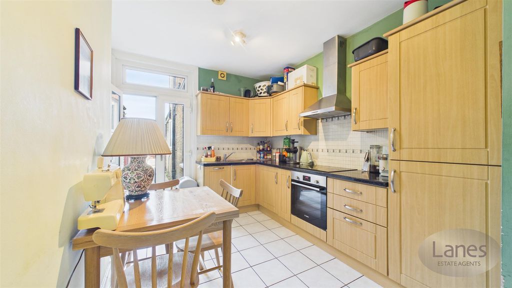 Property photo 3 of 15 Cam02479G0-Pr0076-Still007.Jpg