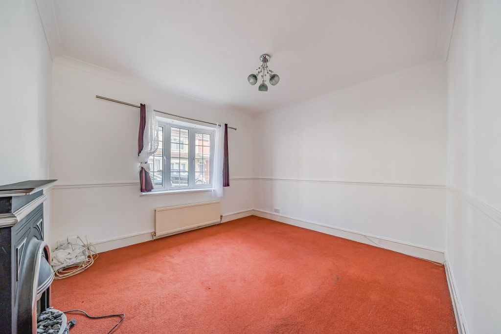Property photo 2 of 11 12648043