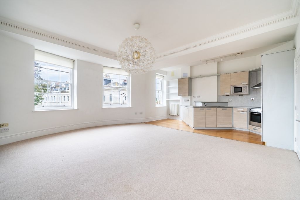 Property photo 2 of 17 4634951