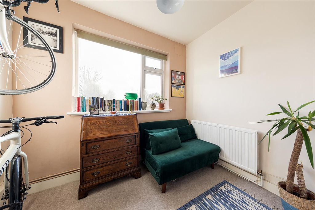 Property photo 3 of 20 Orford Road, E17