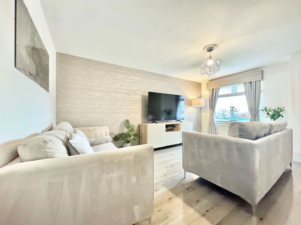 Property photo 2 of 35