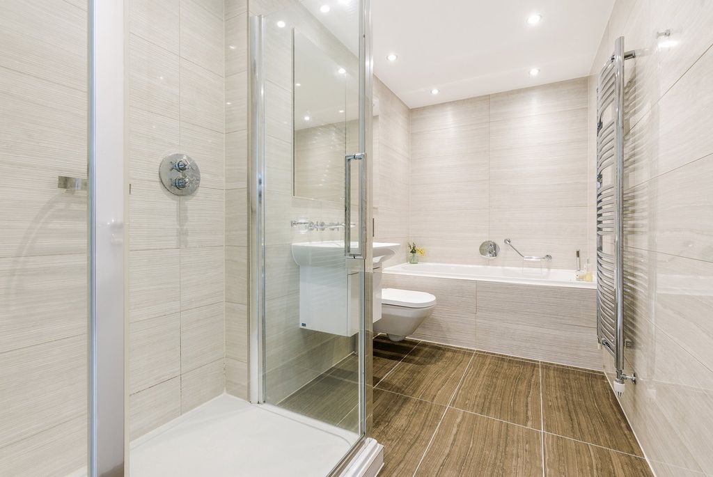 Additional image 15 of 3 bed flat for saleQueen Elizabeth Crescent, Beaconsfield, Buckinghamshire HP9